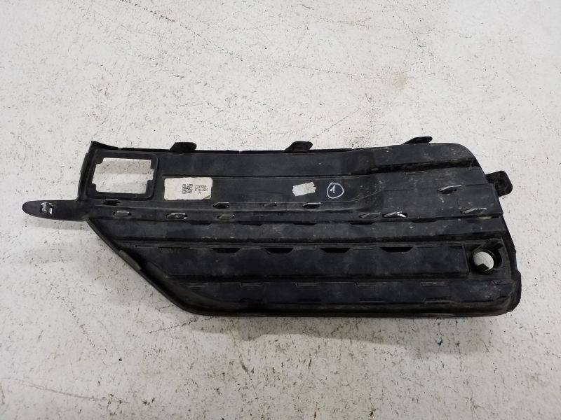 Заглушка бампера правая