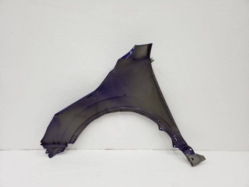 Крыло переднее правое