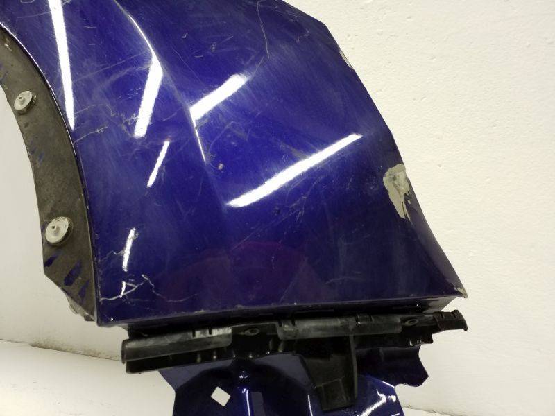 Крыло переднее правое