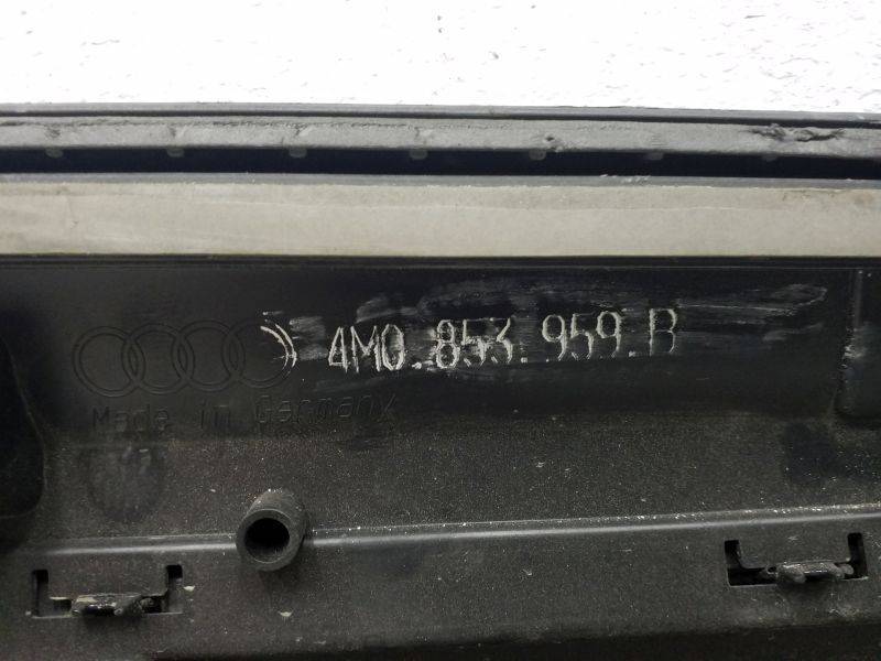 Накладка двери передней левой