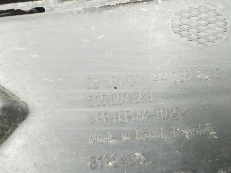 Заглушка бампера правая