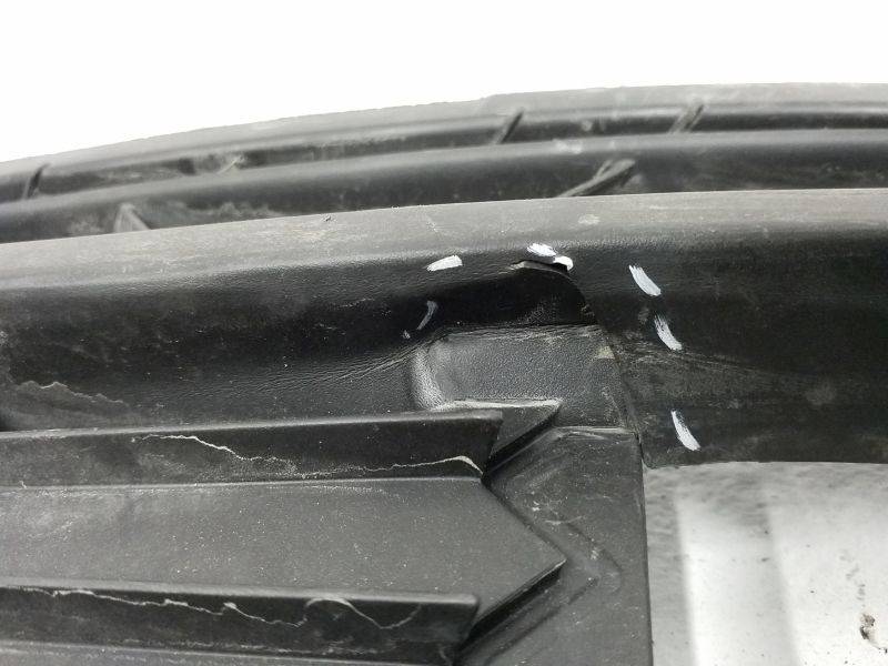 Заглушка бампера правая