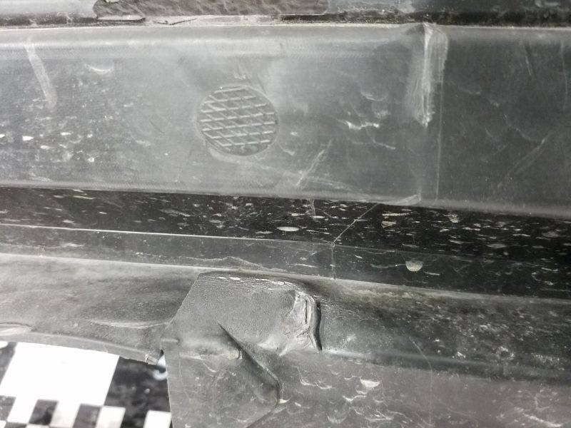 Заглушка бампера правая