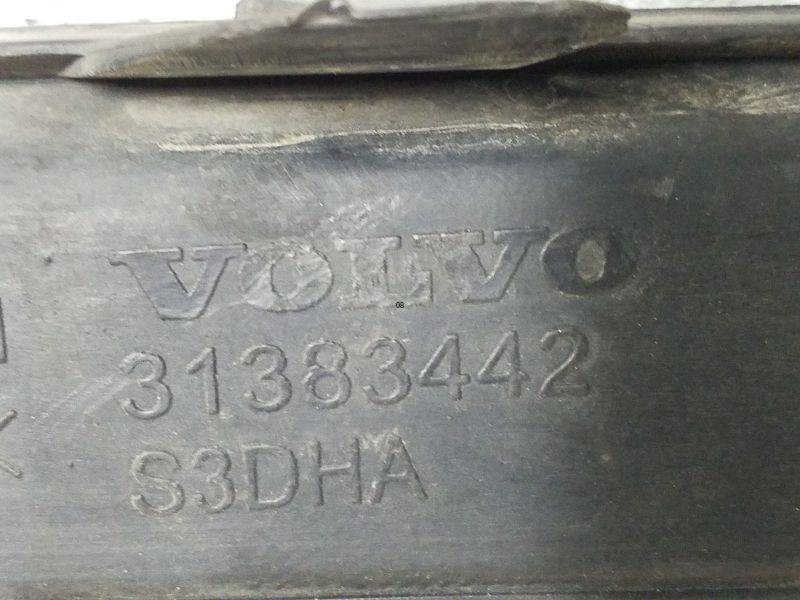 Заглушка бампера правая