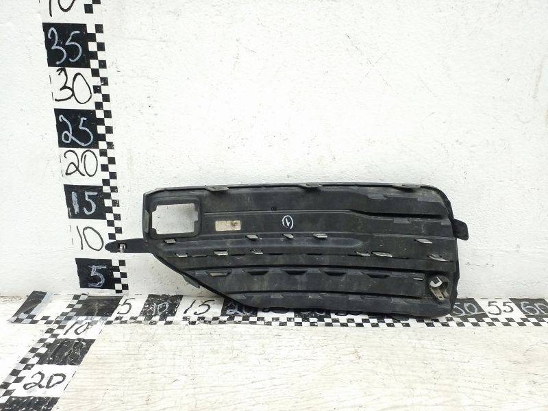 Заглушка бампера правая