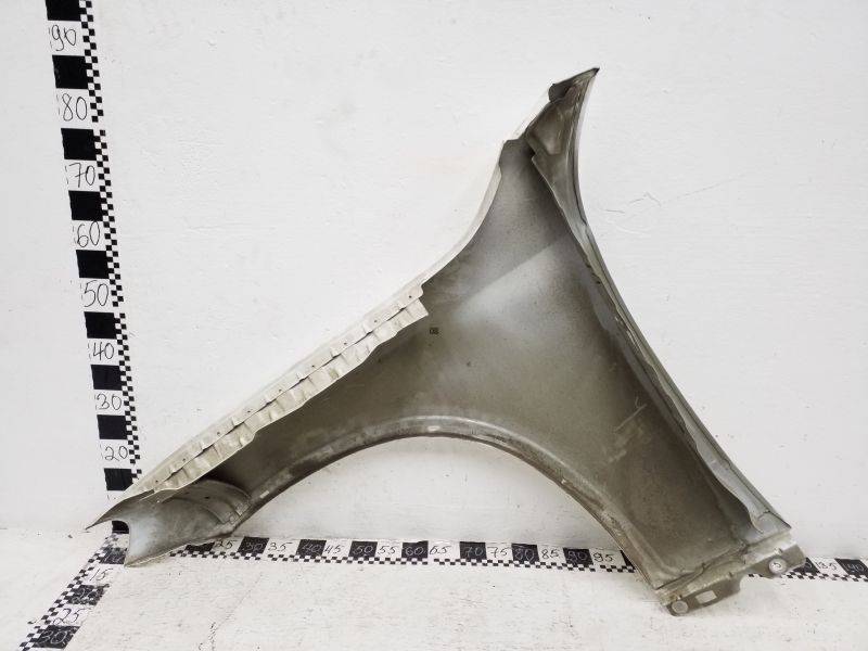 Крыло переднее правое