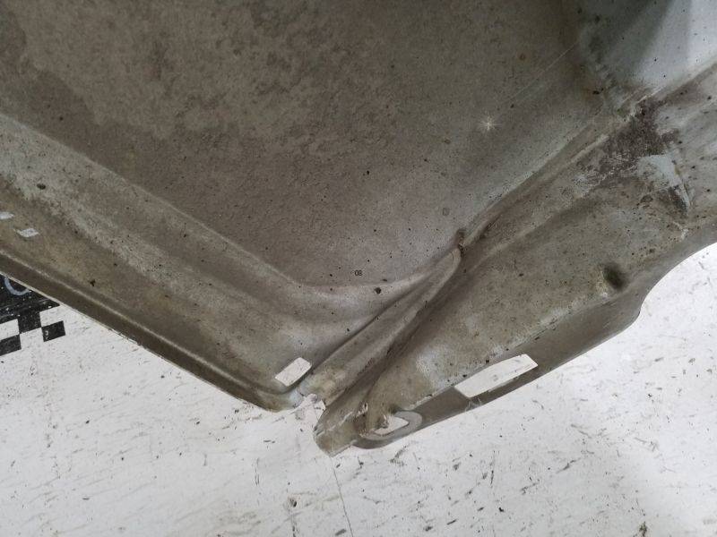 Крыло переднее правое