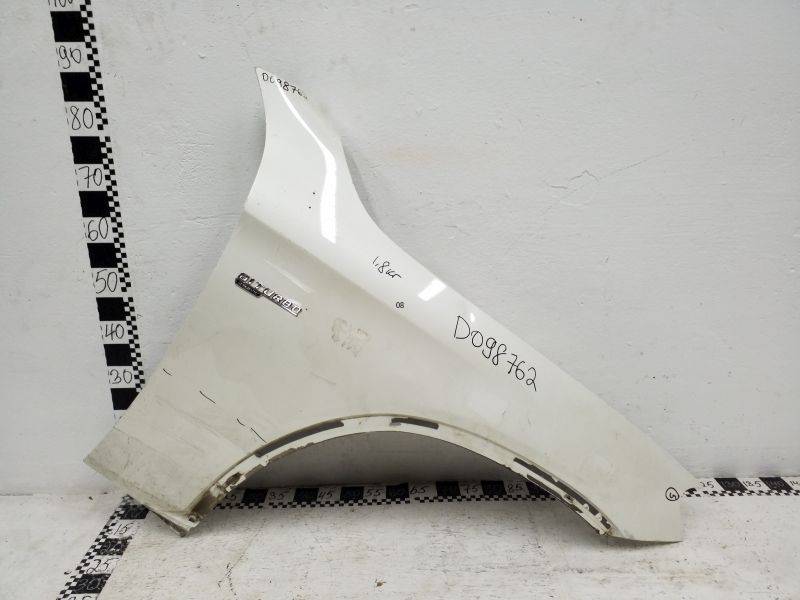 Крыло переднее правое