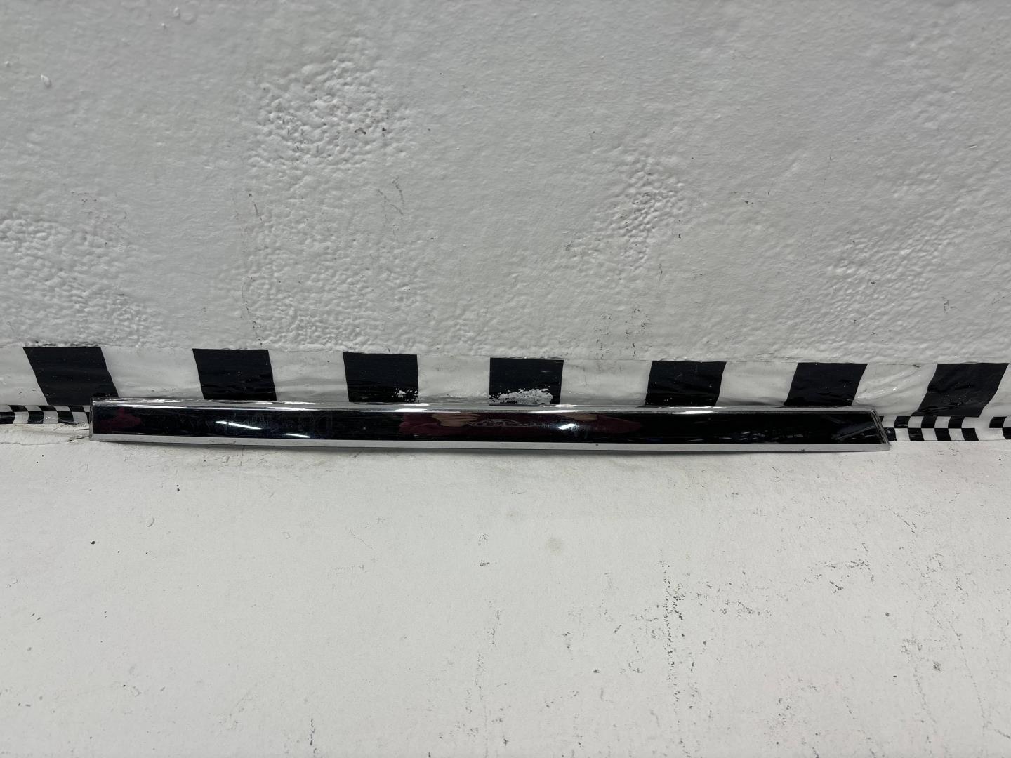 Молдинг задней правой двери