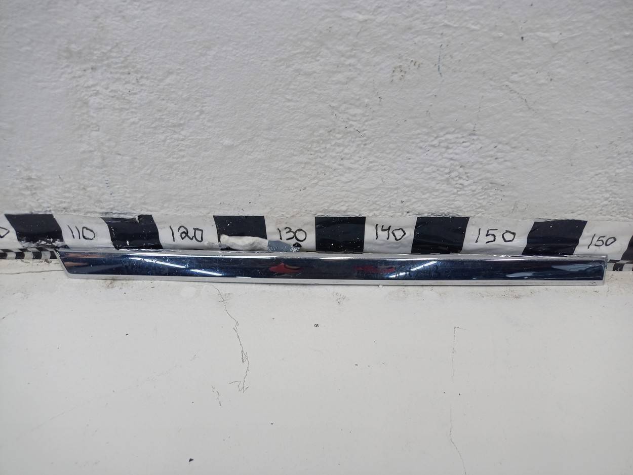 Молдинг задней правой двери