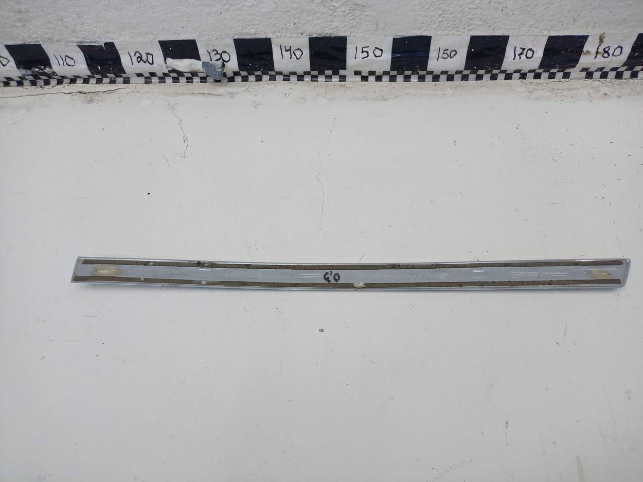 Молдинг задней правой двери