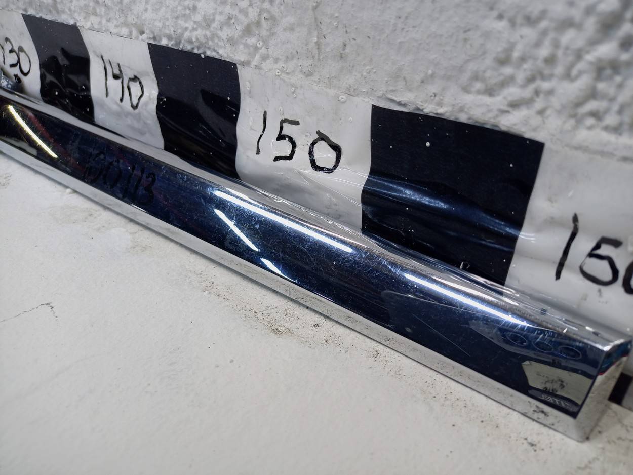 Молдинг задней правой двери