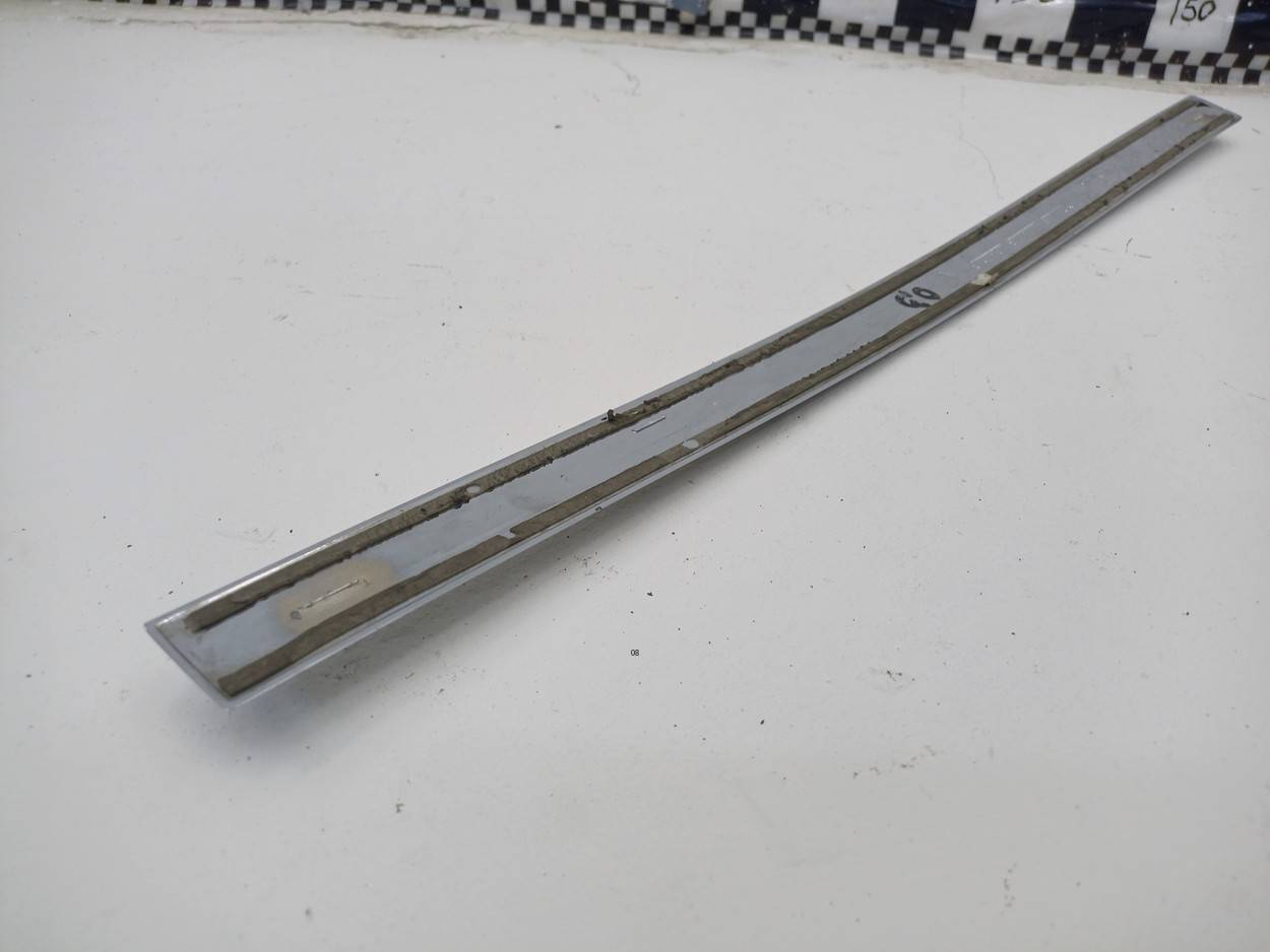 Молдинг задней правой двери