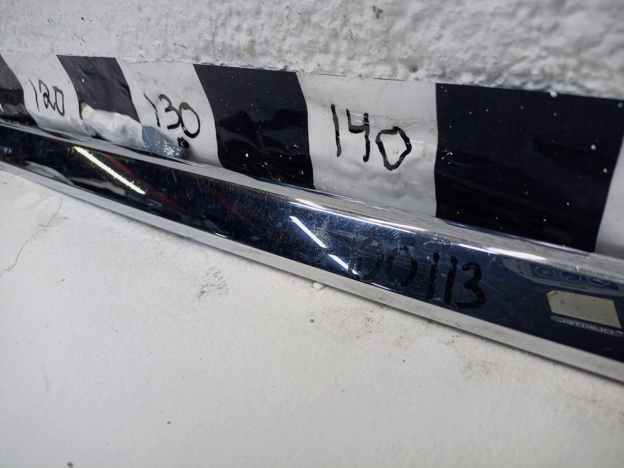 Молдинг задней правой двери