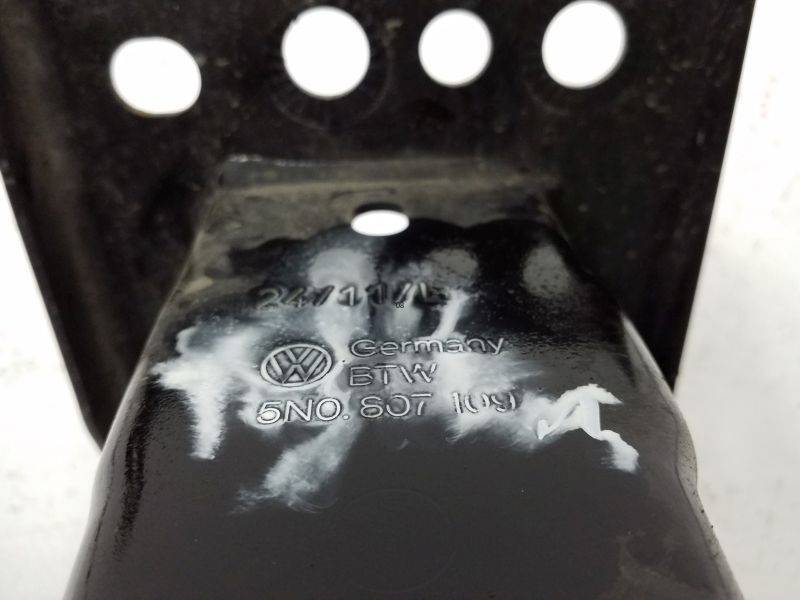 Усилитель переднего бампера