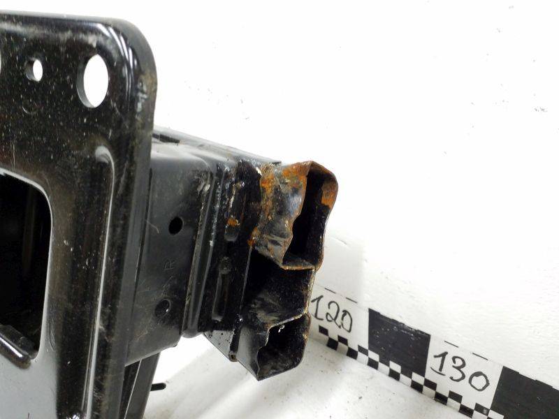 Усилитель переднего бампера