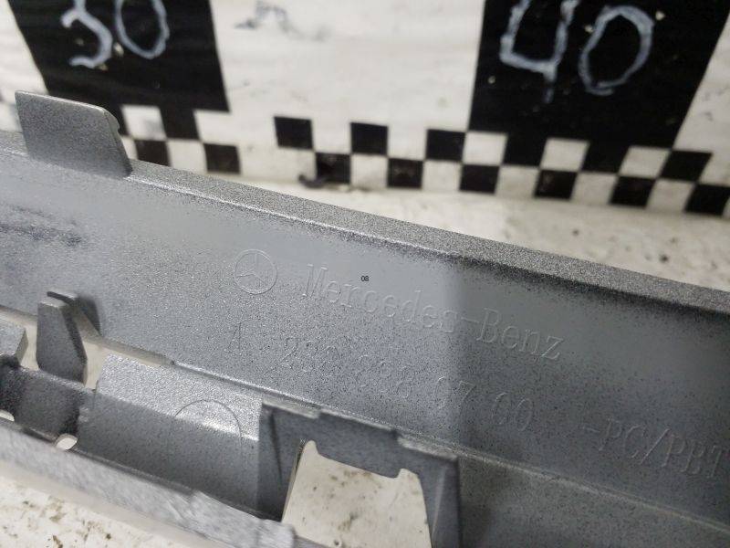 Накладка на решетку радиатора