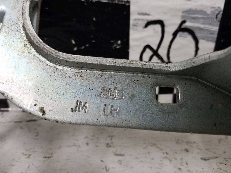 Петля капота левая