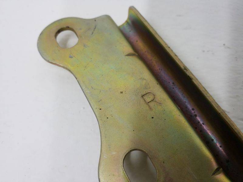 Петля капота правая