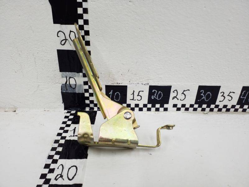 Петля капота правая