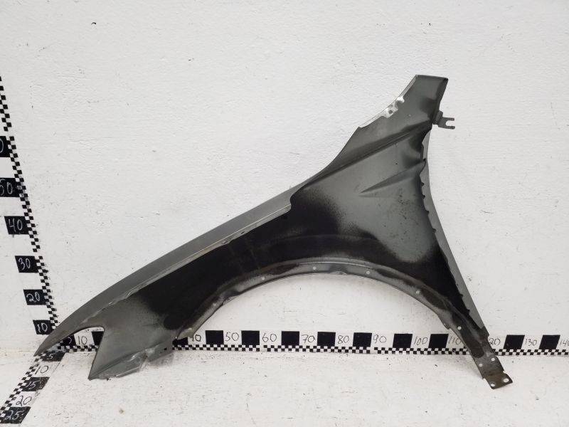 Крыло переднее правое