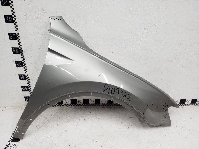 Крыло переднее правое