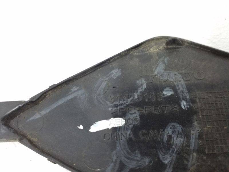 Заглушка буксировочного крюка