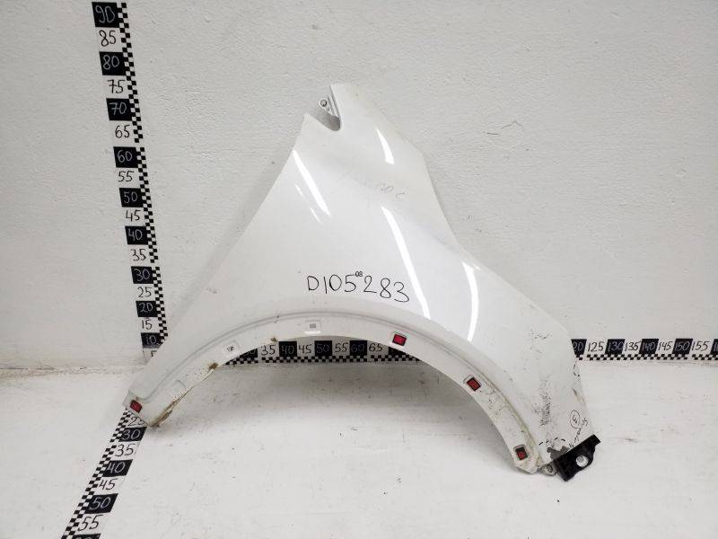 Крыло переднее правое