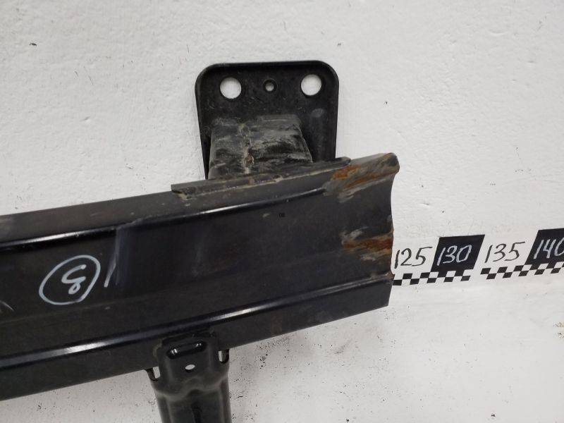 Усилитель переднего бампера