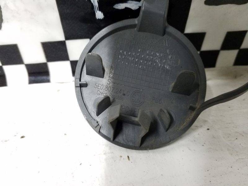 Заглушка буксировочного крюка