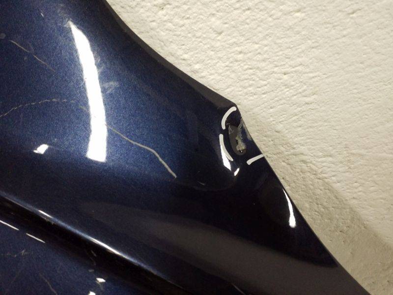 Крыло переднее правое