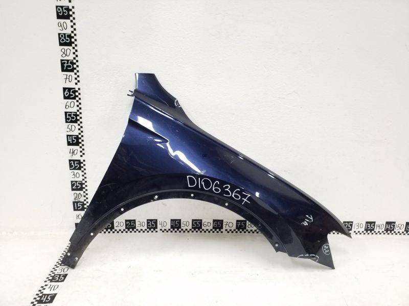 Крыло переднее правое