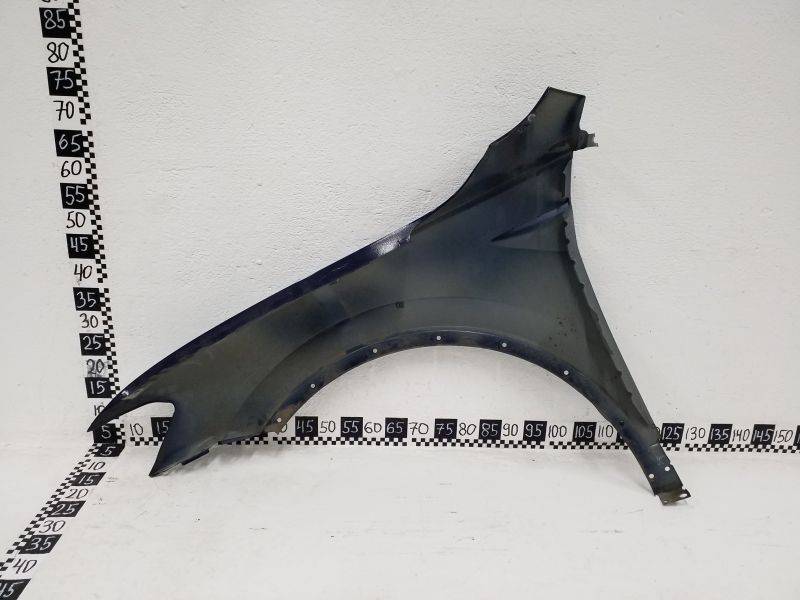 Крыло переднее правое