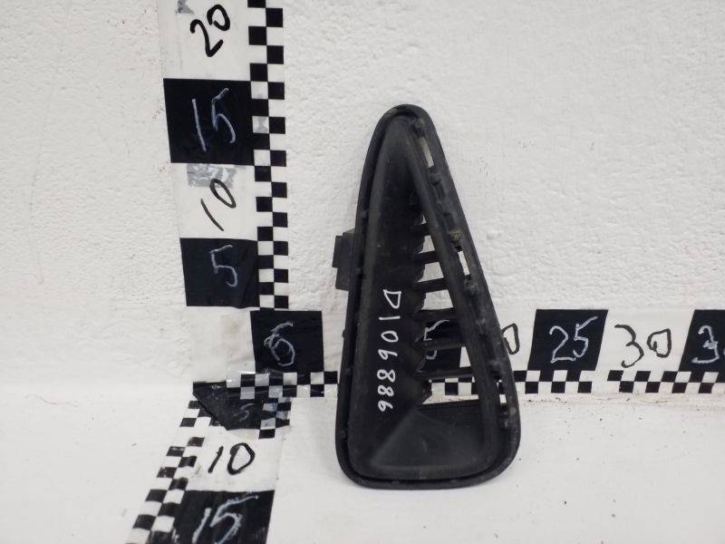 Заглушка бампера правая