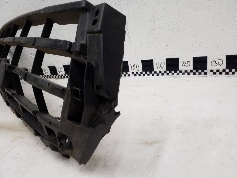 Кронштейн решетки радиатора