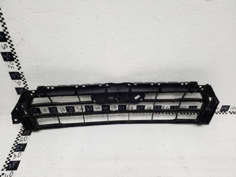 Кронштейн решетки радиатора