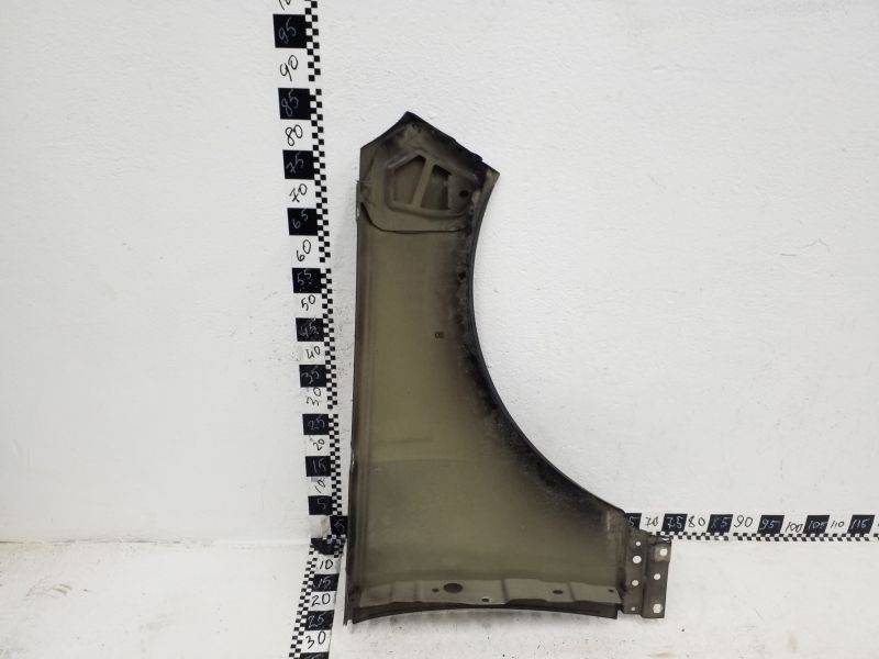 Крыло переднее левое