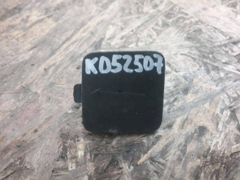 Заглушка буксировочного крюка