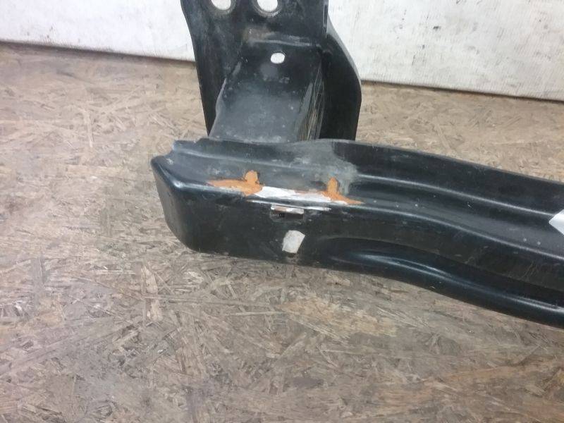 Усилитель переднего бампера