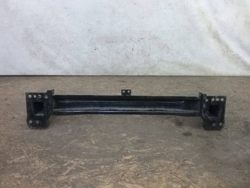 Усилитель переднего бампера