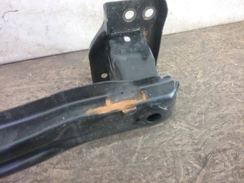 Усилитель переднего бампера