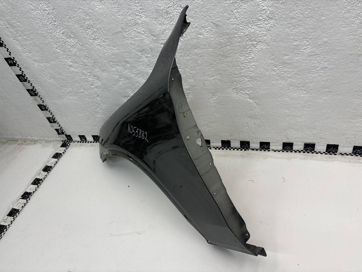 Крыло переднее левое