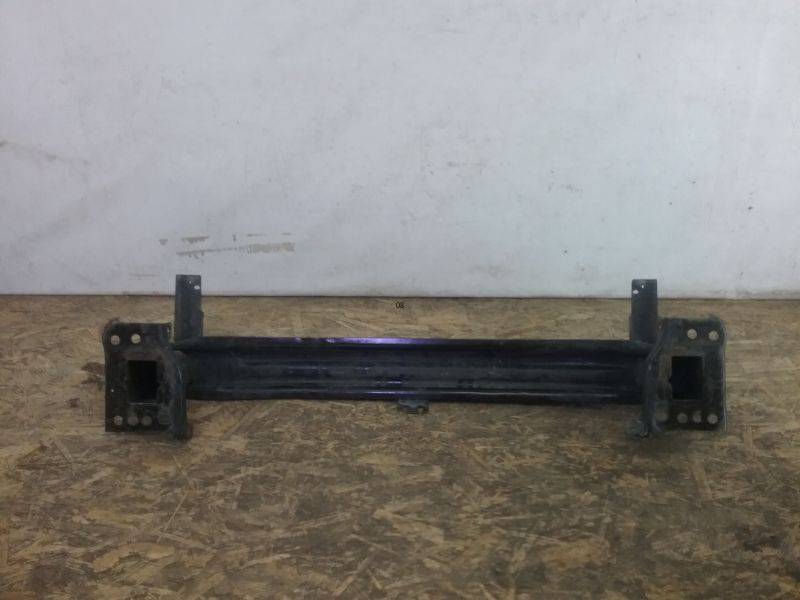 Усилитель переднего бампера