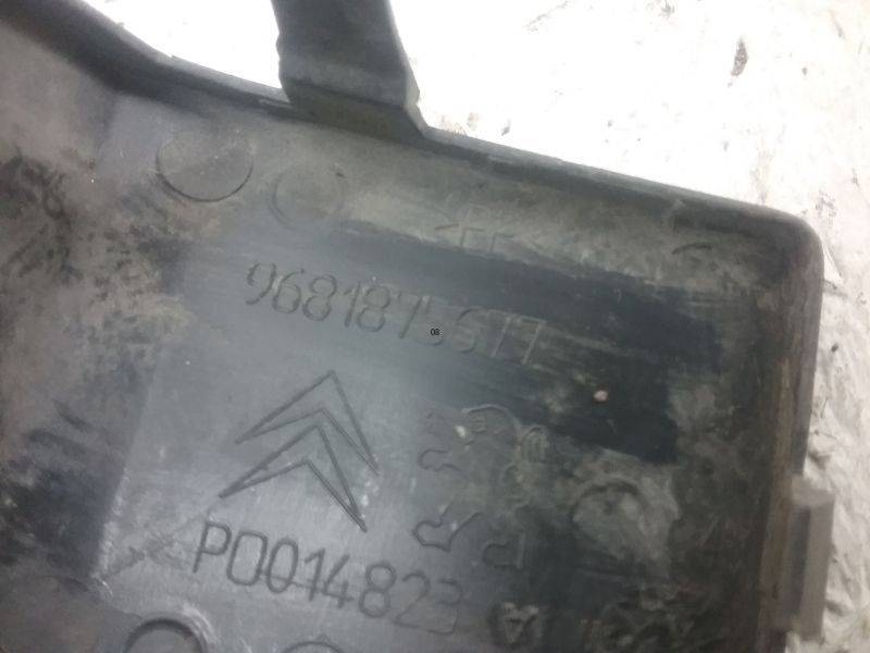 Заглушка буксировочного крюка