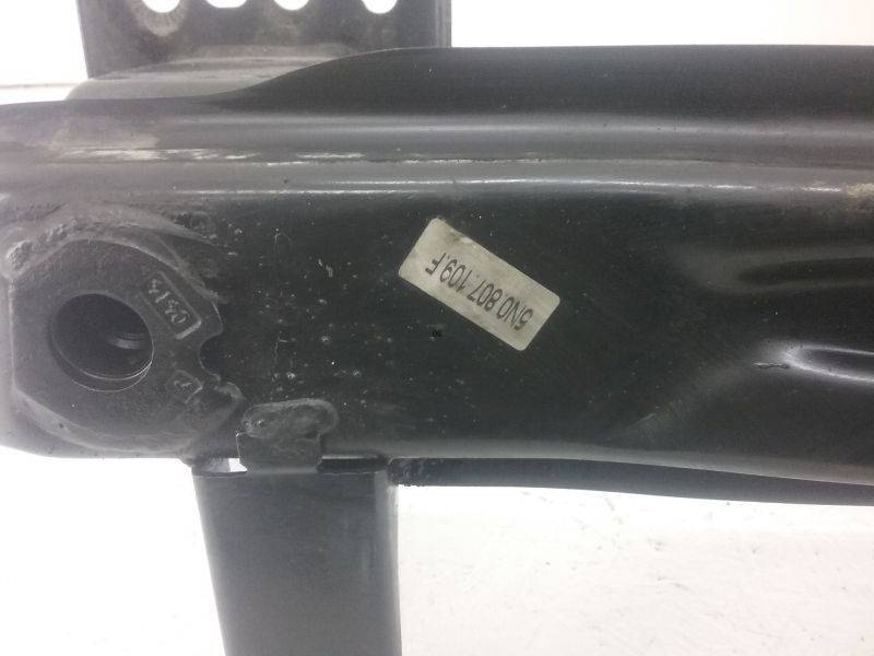 Усилитель переднего бампера