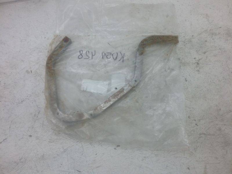 Петля крышки багажника