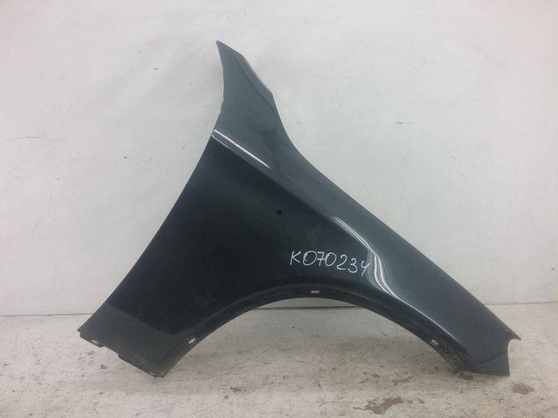 Крыло переднее правое