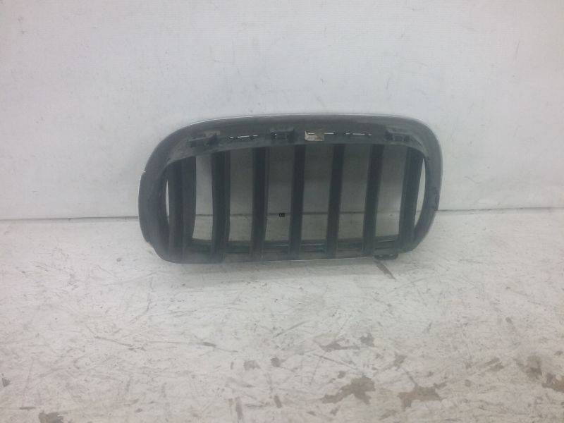 Решетка радиатора правая