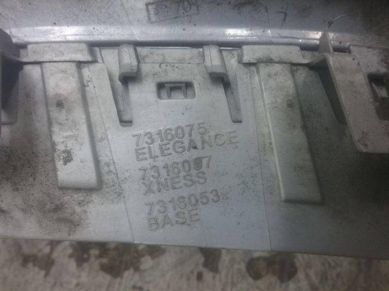 Решетка радиатора левая