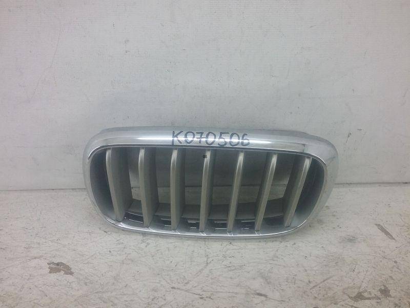 Решетка радиатора левая